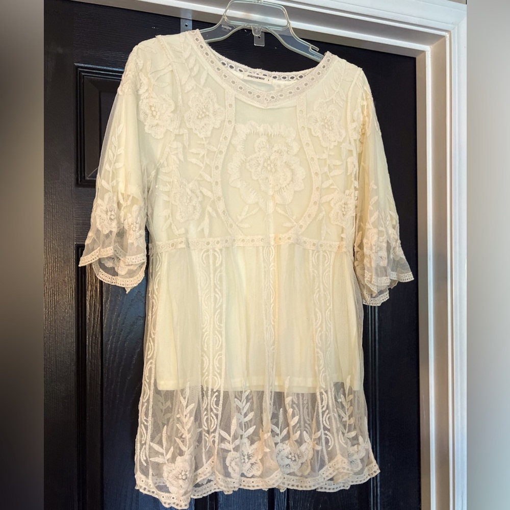 Andthewhy S Lace covered Cream 3/4 Sleeve Above the knee Top; Perfect Condition!